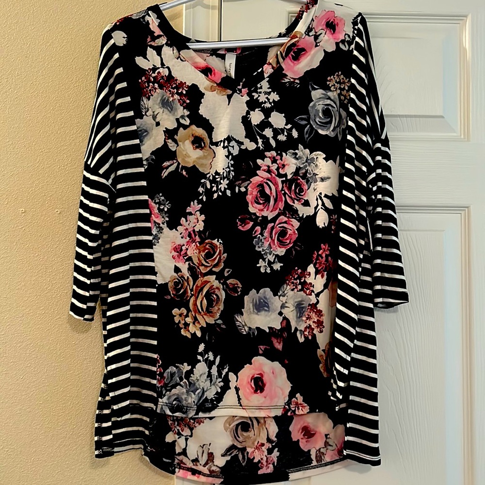 NWT Women’s V-neck Long Sleeve